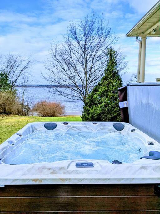 Villa Artemis Lakehouse - Hot Tub, Lakefront & Racetrack Saratoga Springs Exterior foto